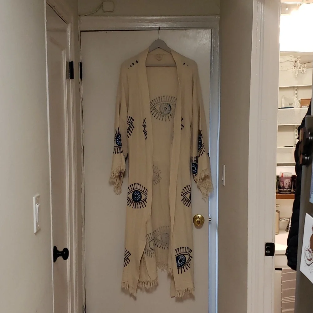 Cream Robe - Picture 2 of 6